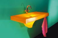 WET, sanitarios en colores fluorescentes